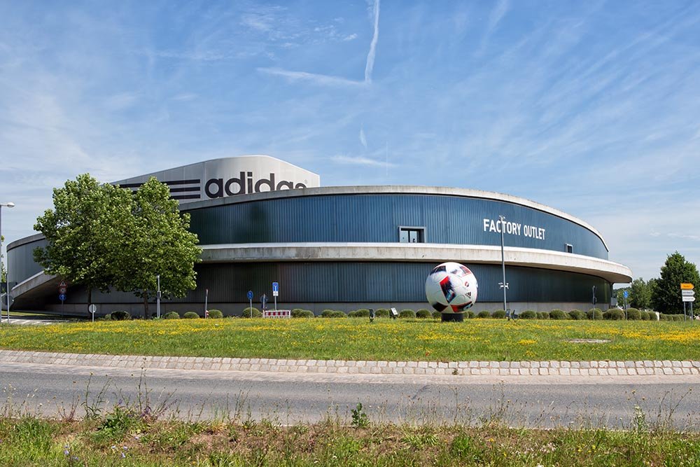 Adidas eleva a 2.500 millones su beneficio operativo previsto