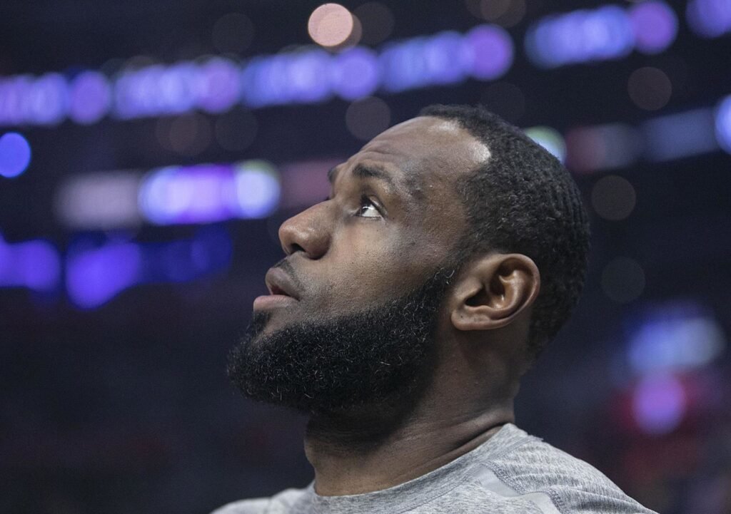 LeBron James responde con ironía a críticas de Donald Trump